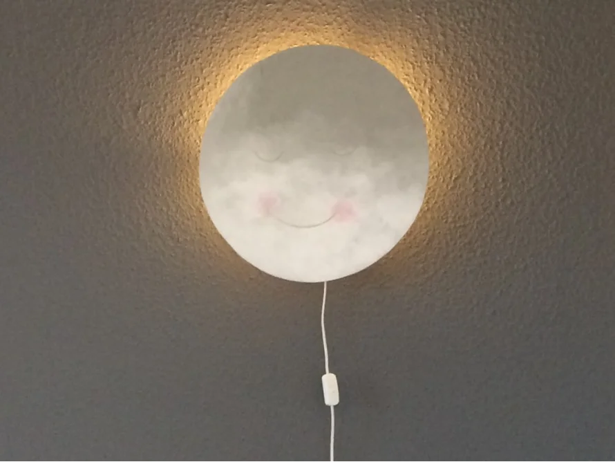 Leuchtende Mond-Wandlampe mit Gesicht
