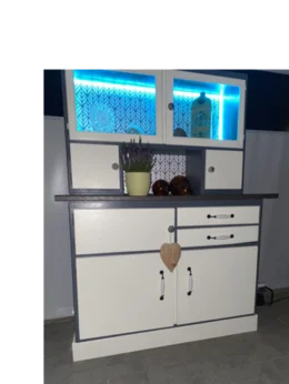 Restaurierter Küchenschrank