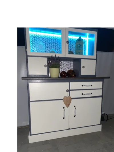 Restaurierter Küchenschrank