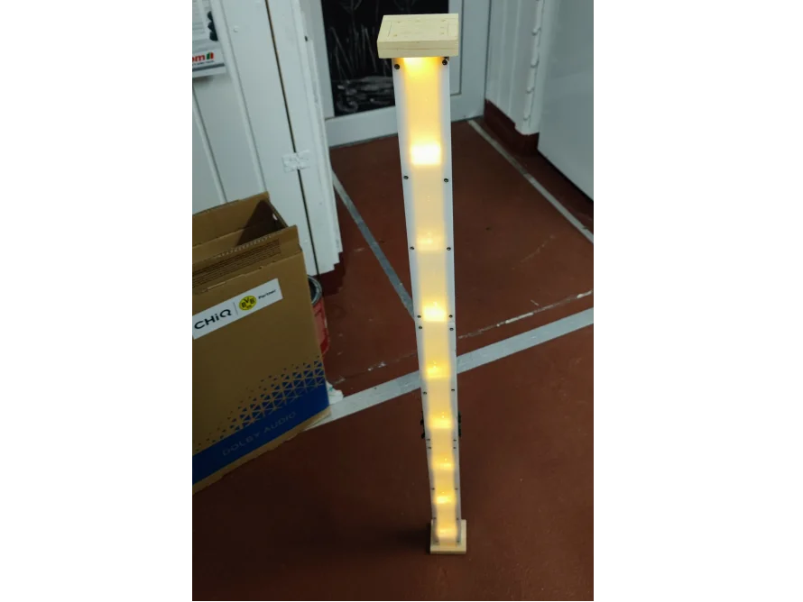 LED-Lichtsäule aus Holz