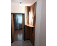 Moderner Wandaltar aus Holz