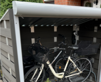 Fahrradgarage mit zwei Fahrrädern