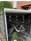 Fahrradgarage mit zwei Fahrrädern