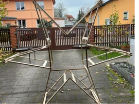 Unfertiges Holggerüst in Sternform