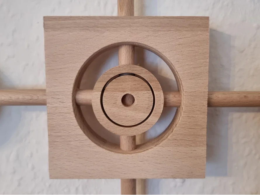 Holzkonstruktion mit quadratischem Element