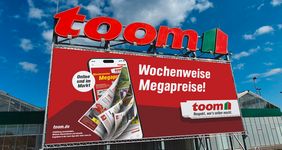 Bild eines toom Baumarktes mit einer große Werbetafel vor blauem Himmel.