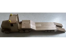 Holzspielzeug-LKW mit Anhänger