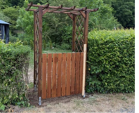 Gartenzaun mit Rankgitter aus Holz