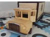 Spielzeuglastwagen aus Holz