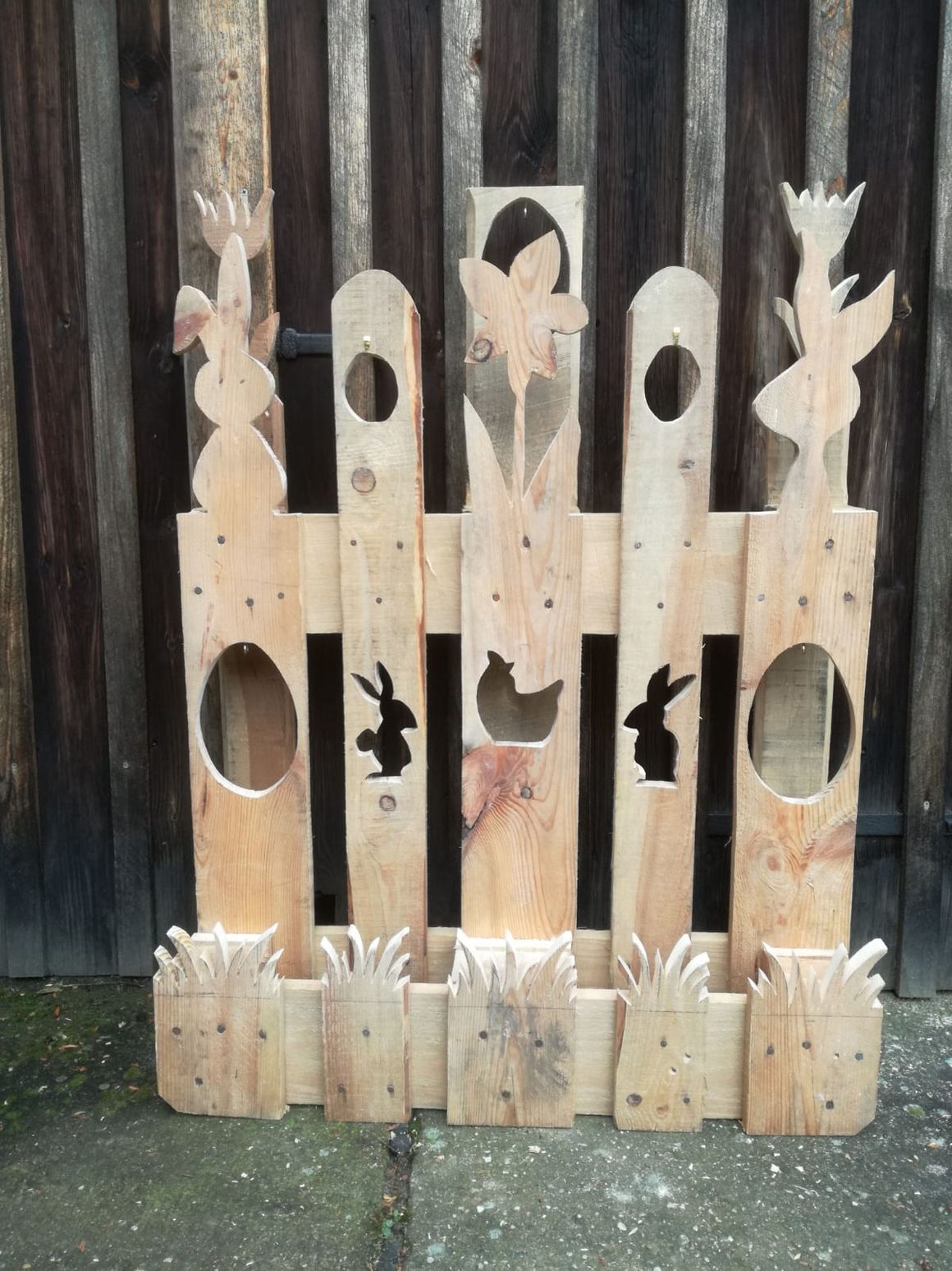 Dekorativer Gartenzaun aus Holz