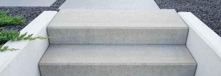 Betontreppe mit drei Stufen