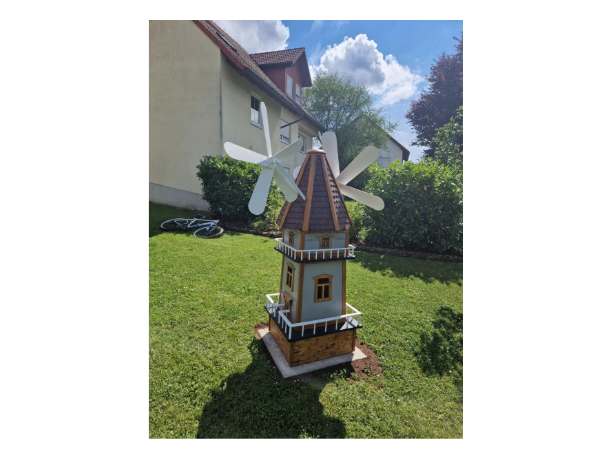 Windrad-Vogelhaus im Garten