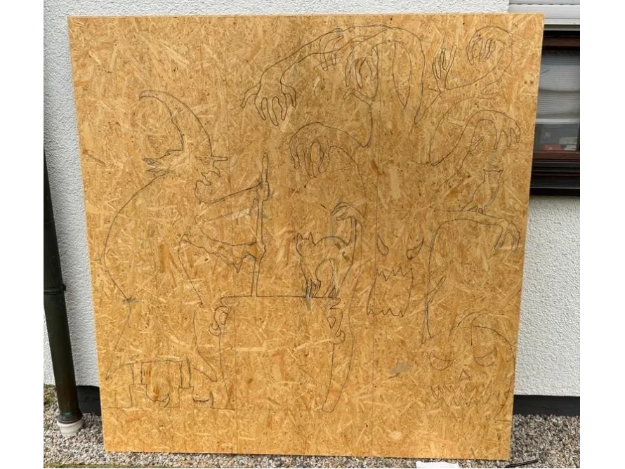 Bleistiftzeichnung auf Holzplatte