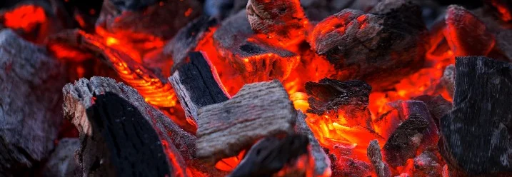 Glühende Holzkohle