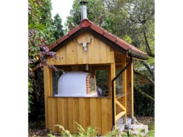 Holzofen in Gartenhütte