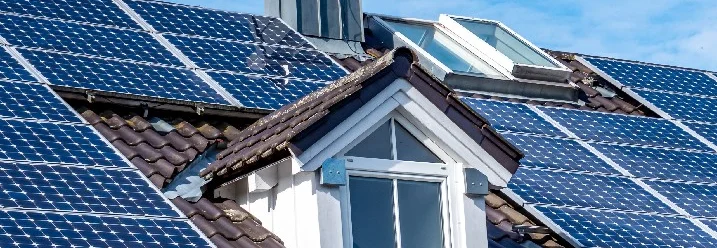Hausdach mit Solarzellen