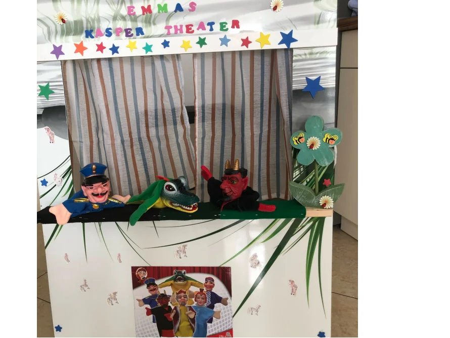 Handpuppenbühne mit Kasper, Polizist, Teufel und Krokodil