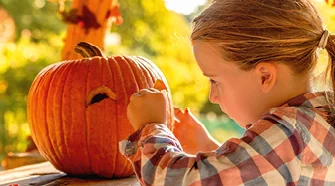 Geschnitzter Kürbis mit Beleuchtung