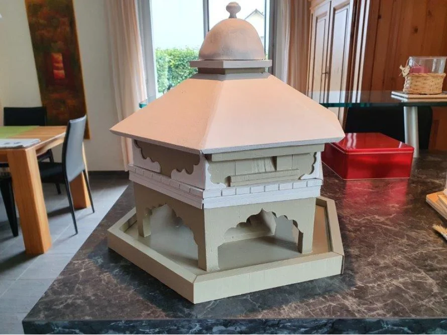 Sechseckiger Vogelhäuschen aus Holz