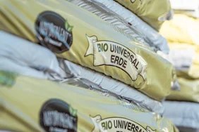 Nahaufnahme gestapelte Erde