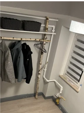 Garderobe mit Birkenstamm