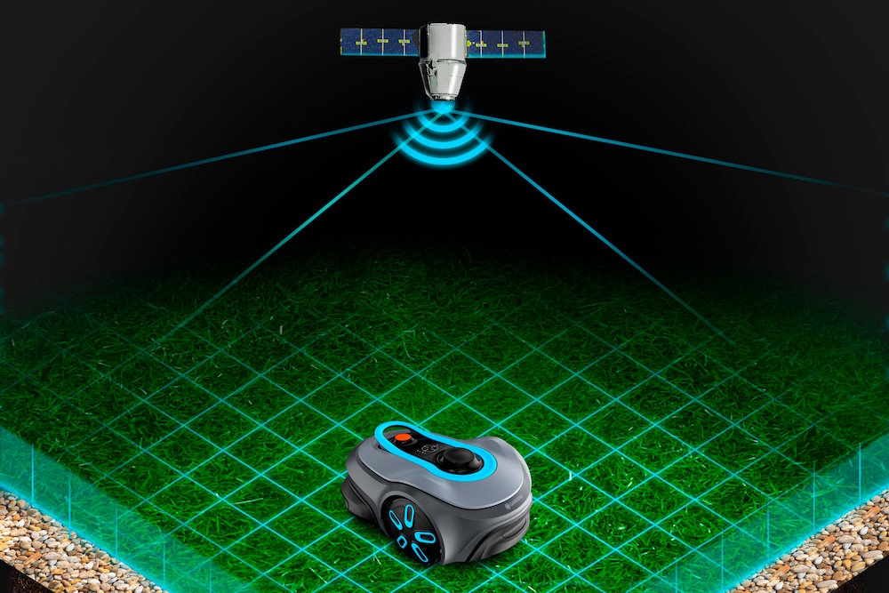 Roboter-Mäher auf Rasenfläche mit Satellit