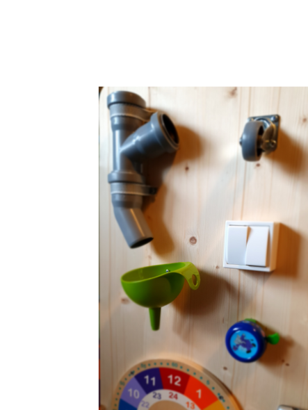 Ein selbstgebautes Spielbrett aus Holz