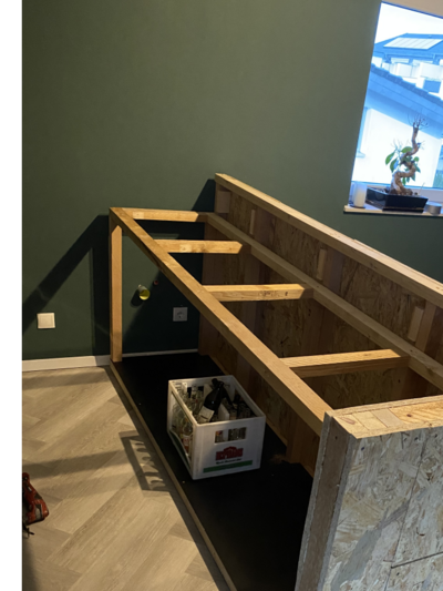 Holzgerüst einer Bar