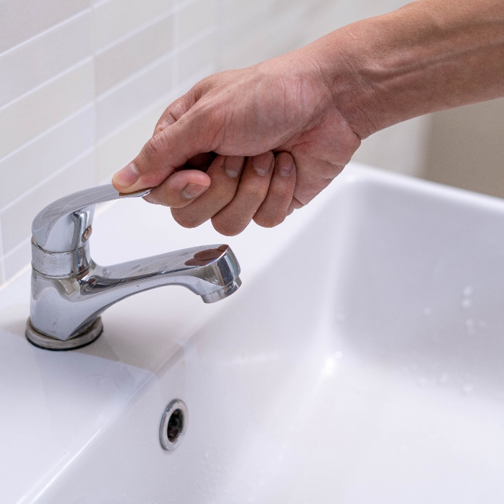 Wasserhahn reinigen und entkalken