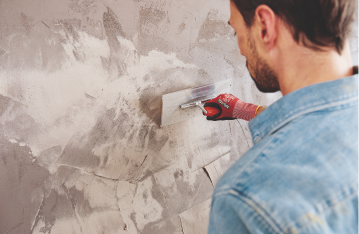 Beton auf Wand auftragen