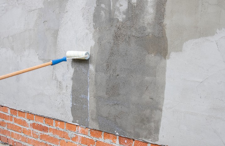 Farbrolle Grundierung auftragen Fassade Wand