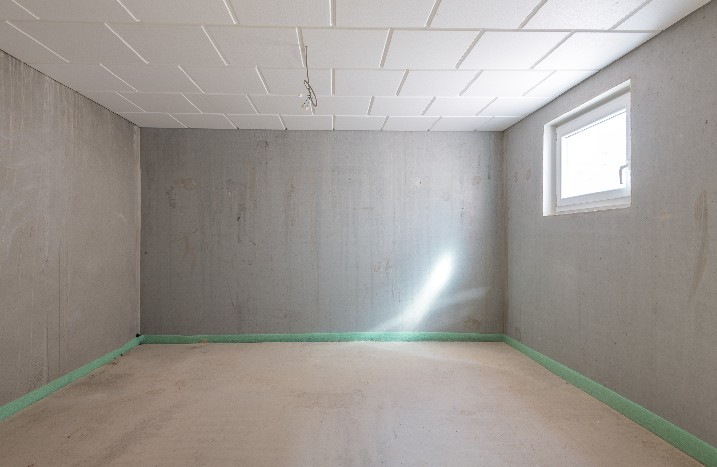 Dämmmaterial an Kellerdecke