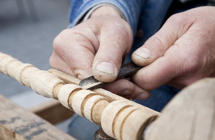 Feinbearbeitung von gedrechseltem Holzstab