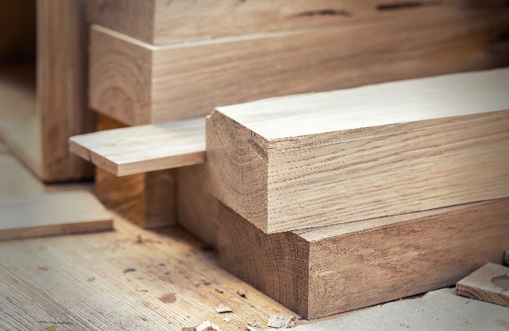 Stapel Holz zum Trocknen