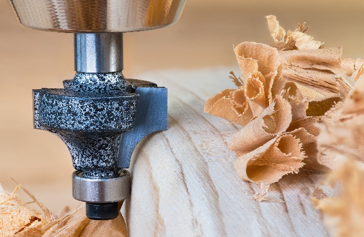 Holzkante wird gefräst