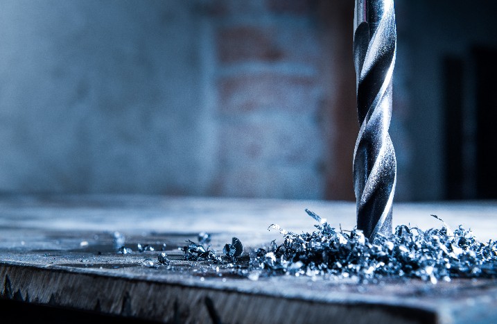 Bohren in Metalloberfläche