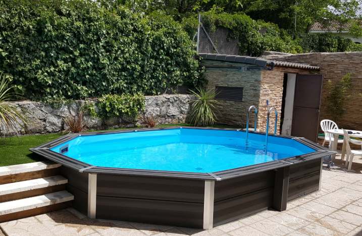 Composite-Pool auf Terrasse