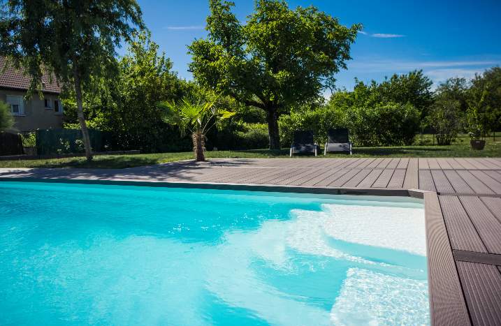 Pool mit eingelassener Treppe