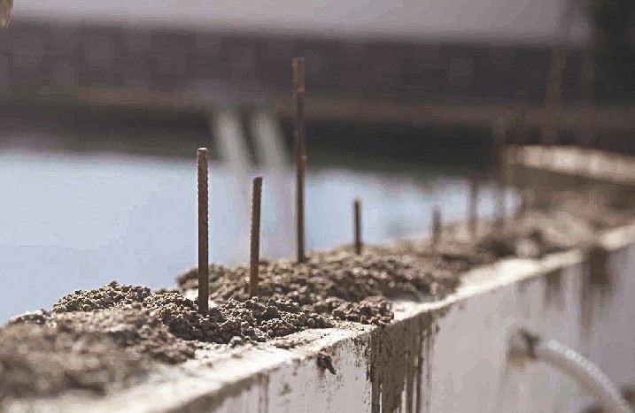 Mit Beton gefüllte Styroporsteine.