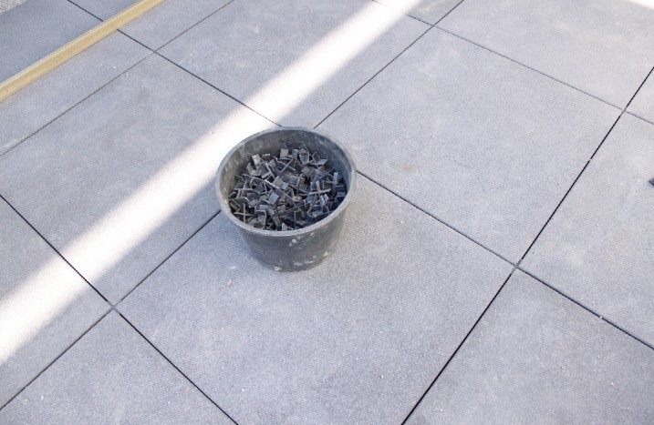 Verfugen von Terrassenplatten
