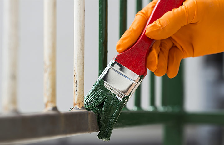 Metallzaun schützen Vorbehandlung