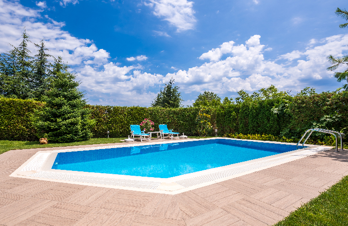 Ebenerdiger Pool