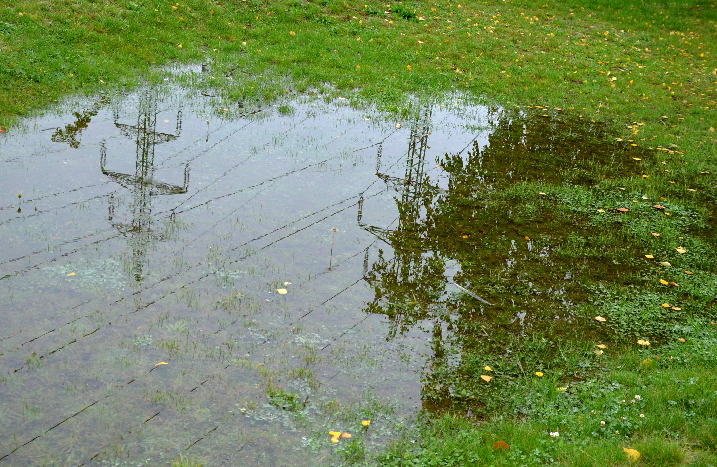 Überschwemmter Rasen