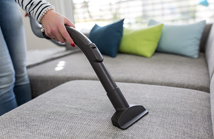 Putzen Checkliste Vorgehen Frühjahr Sofa absaugen Textilien