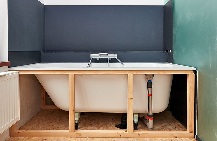 Badewanne zur Probe aufstellen
