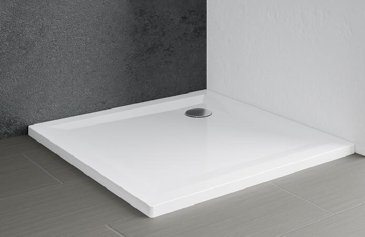 weiße Duschwanne quadratisch