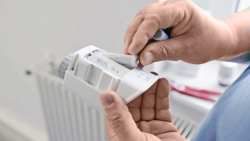 Heizungsthermostat austauschen – Batterien einsetzen
