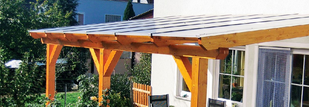 Überdachte Terrasse aus Holz
