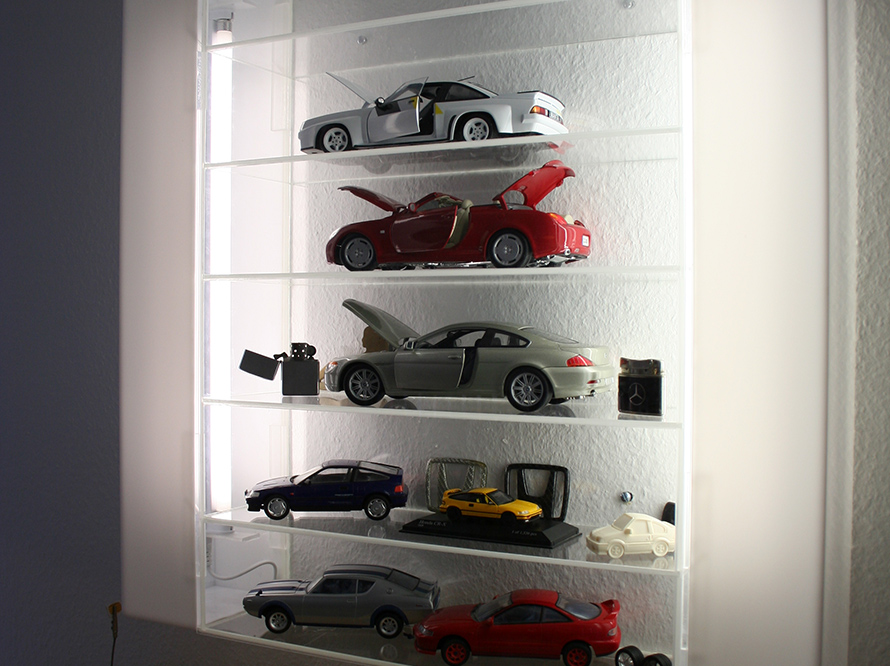 Vitrine mit Modellautos
