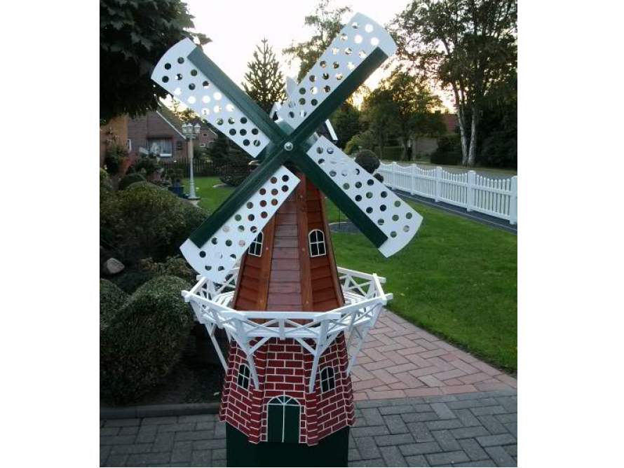 Dekorative Gartenmühle aus Holz